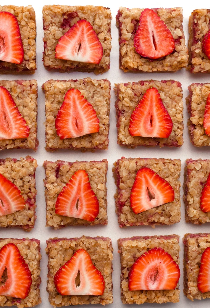 Deliciously Wholesome Strawberry Oatmeal Bars: A Guilt-Free Snack Recipe